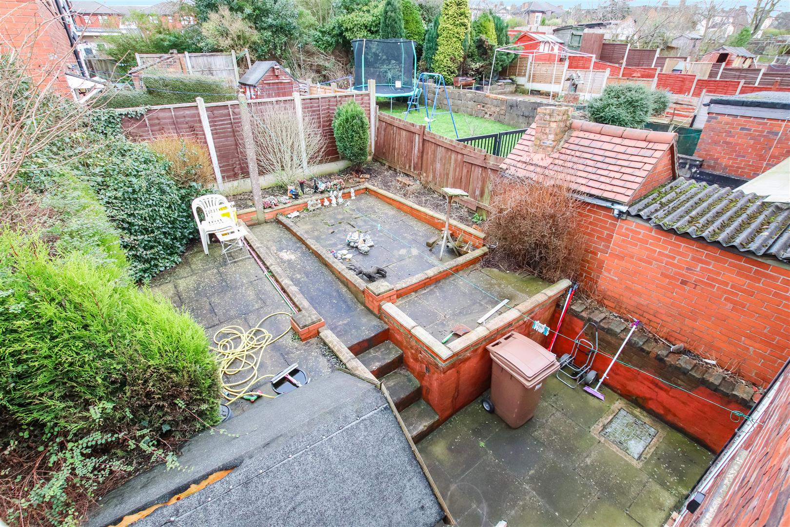ENCLOSED REAR GARDEN
